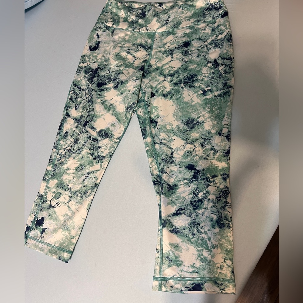 5 items for $20/ Zelos women’s capris Large